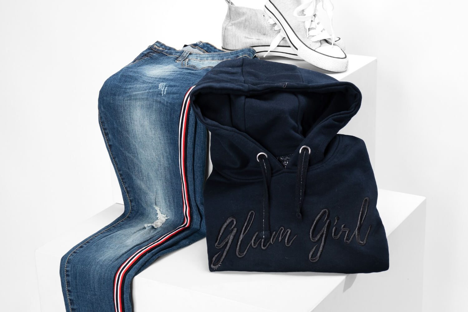 Damen Outfit mit "Glam Girl" Pullover
